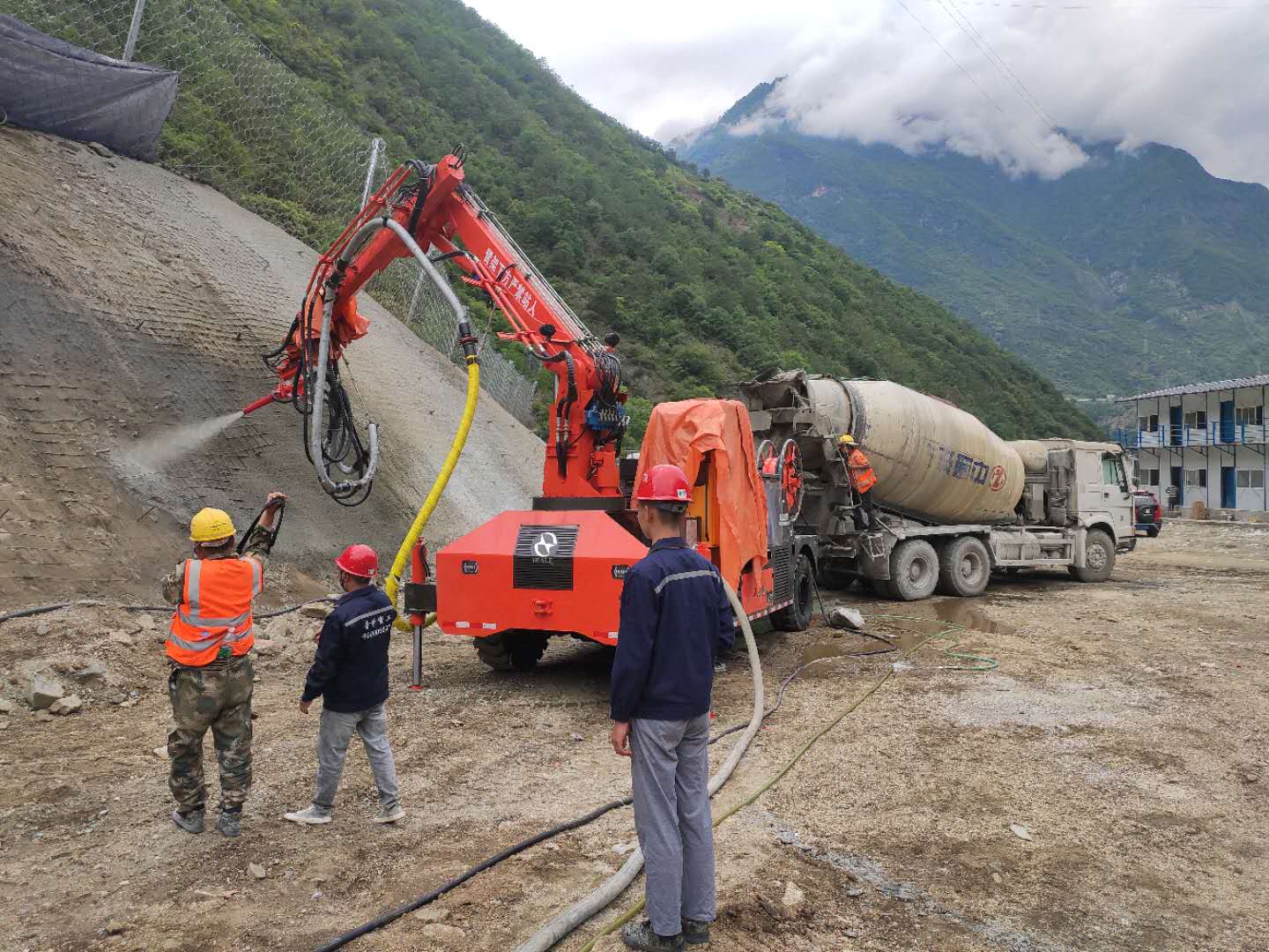 混凝土泵 青科重工 濕噴臺車 混凝土泵 青科重工 濕噴臺車